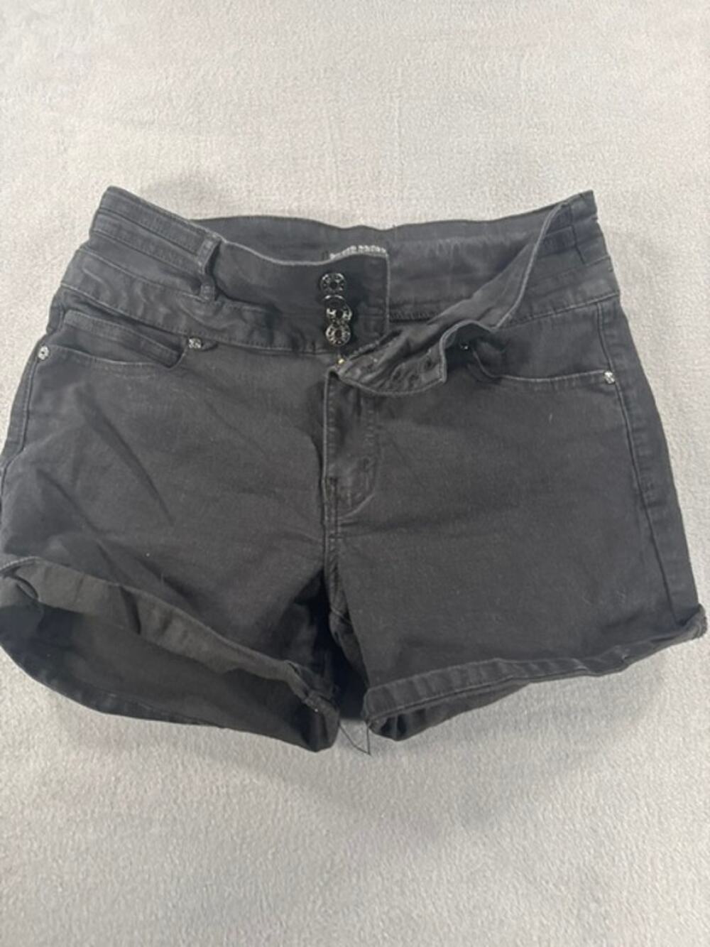 BLACK DENIM SHORT WITH TRIPLE -BUTTON FLY ( SIZE JUNIORS 11 )